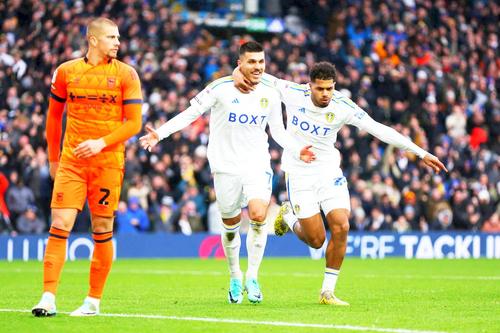 Ipswich Town a fost învinsă categoric pe terenul lui Leeds United, scor 0-4, în runda cu numărul 23 din Championship. Formația antrenată de Kieran McKenna (37 de ani) rămâne a doua favorită la promovarea în Premier League.
