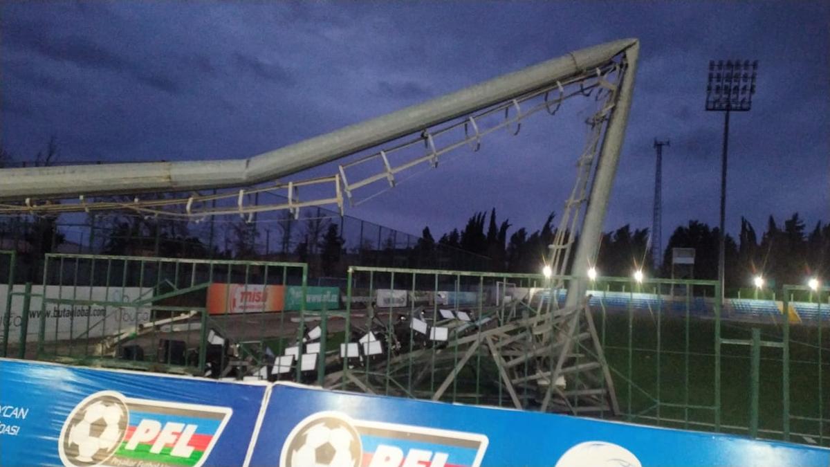 Nocturna s-a prăbușit cu jucătorii pe teren în Azerbaidjan