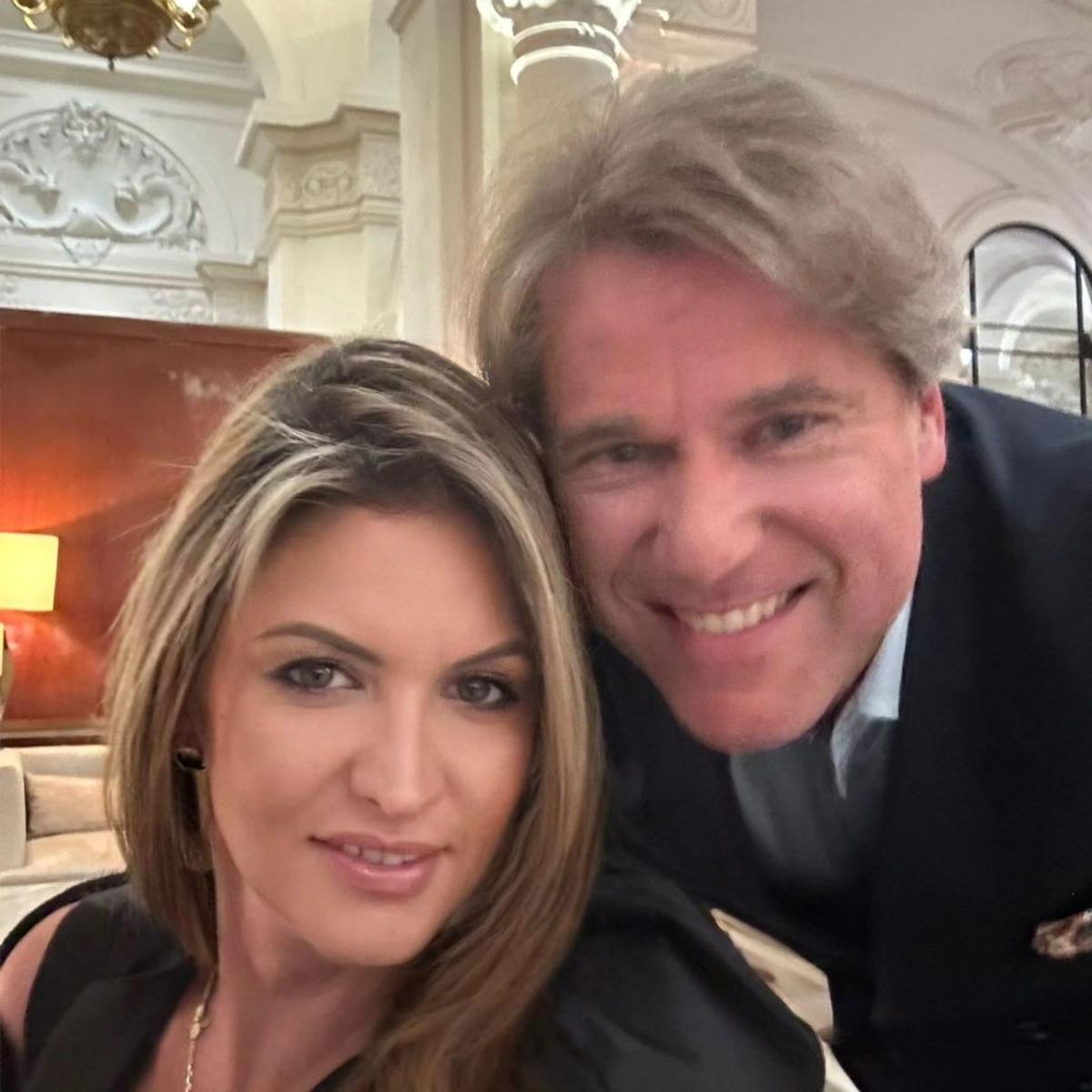 Florin Răducioiu a apărut lângă o blondă în noaptea dintre ani! Cine e femeia de care e îndrăgostit fostul internațional