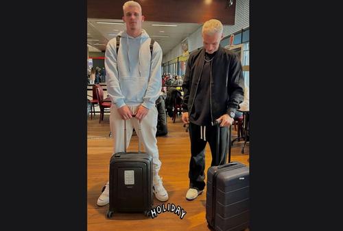 Portarul Ștefan Târnovanu (23 de ani) și fundașul dreapta Alexandru Pantea (20 de ani) și-au schimbat complet look-ul înaintea vacanței din Dubai.