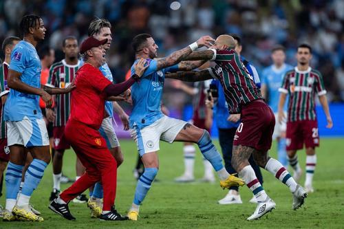 Kyle Walker și Felipe Melo s-au încăierat înaintea festivității de premiere