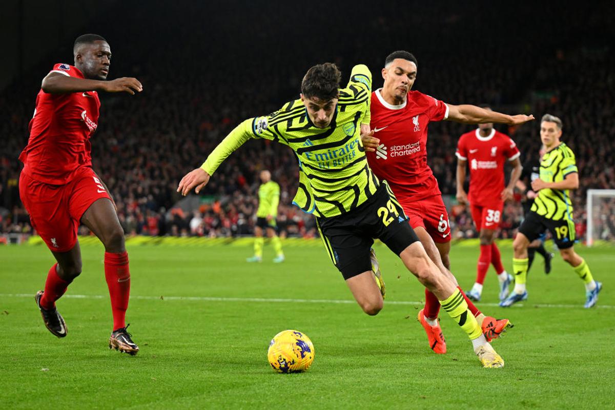 Arsenal supraviețuiește infernului de pe Anfield Road și rămâne lider în Premier League! Recordul stabilit de Salah + clasamentul ACUM