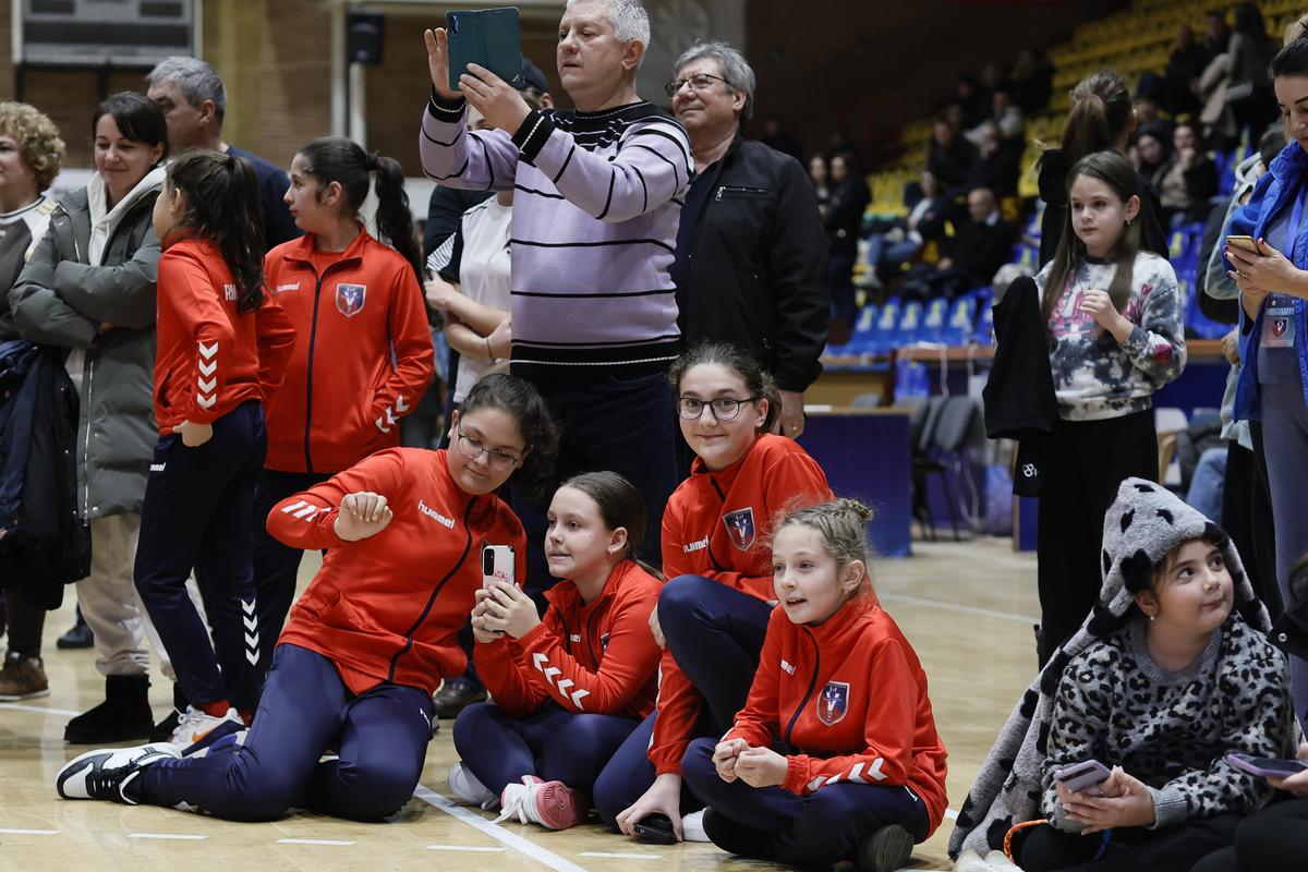 Tricouri personalizate cu Cristina Neagu