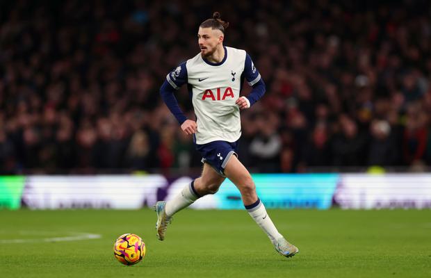 Nottingham Forest - Tottenham 1-0, iar Nuno Espirito Santo își ia revanșa în fața londonezilor » Radu Drăgușin, titular, a părăsit terenul ACCIDENTAT