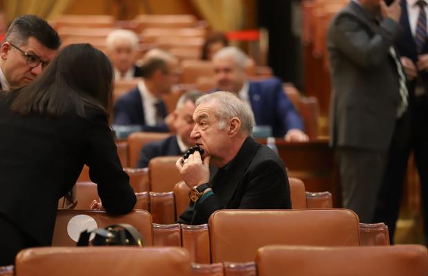 Gigi Becali nu poate sta liniștit în Parlament » Cum a fost surprins lângă noul ministru al Justiției + declarații jignitoare la adresa lui Crin Antonescu