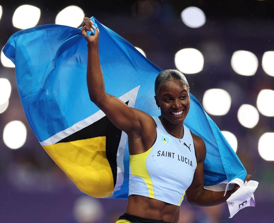 Julien Alfred, sărbătorind medalia de aur la 100 m - Jocurile Olimpice de la Paris 2024 Foto: Guliver / Getty Images Cinci evenimente pe care nu trebuie să le ratați la Mondialele de atletism din Japonia