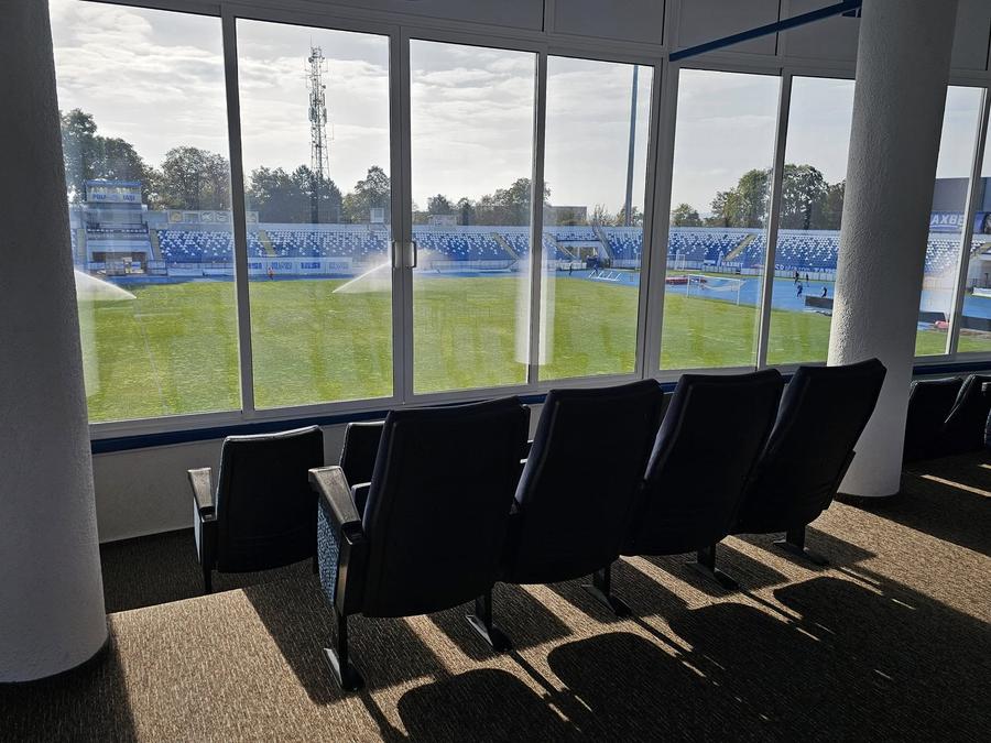 Tribună oficială pe stadionul celor de la Poli Iași/ Foto: Facebook Bilete de 1.000 de lei la Poli Iași - FCSB! Care este explicația