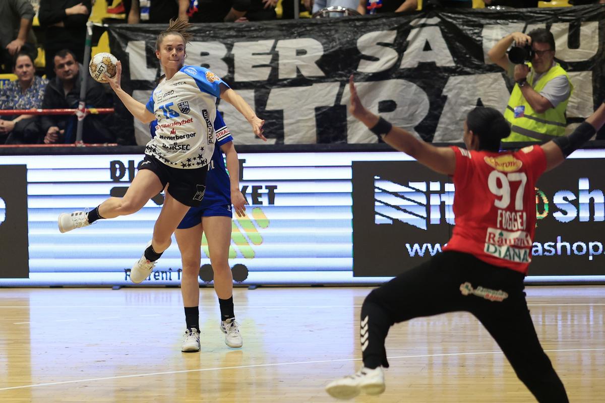 CSM București, victorie în derby-ul cu Vâlcea, după o revenire de poveste » Cristina Neagu, 6 goluri la ultimul meci oficial în sala Traian