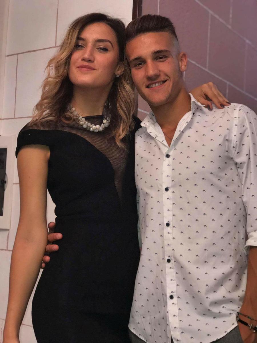Daniel Bîrligea și sora sa. Foto: facebook Daniel Bîrligea, protagonist într-un interviu amuzant: „10 ture de mersul piticului până la 4 dimineața!” + Care e talentul lui ascuns