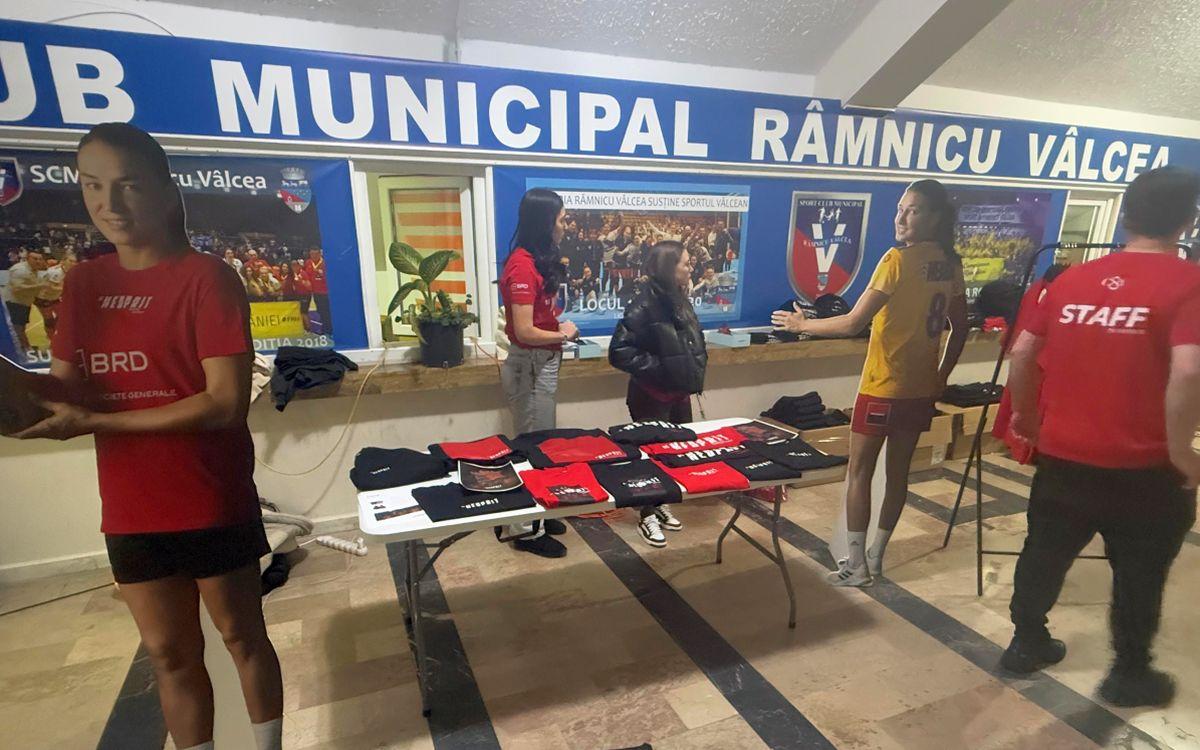 Tricou special cu Cristina Neagu, la evenimentul de retragere de la Râmnicu Vâlcea! Cât a costat » Imaginile surprinse de reporterii GSP