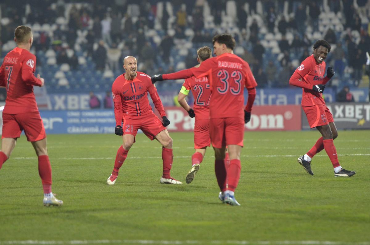 FCSB râde de transferurile anunțate de Șumudică: „Doar în varianta asta se poate compara cu noi”