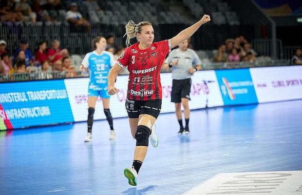 La două luni după accidentarea de la Trofeul Carpați, pivotul naționalei de handbal a revenit pe teren: „Un meci tipic în Slatina, cu arbitrajul obișnuit”