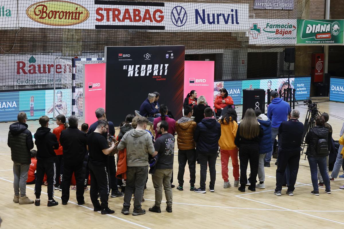 Tricou special cu Cristina Neagu, la evenimentul de retragere de la Râmnicu Vâlcea! Cât a costat » Imaginile surprinse de reporterii GSP
