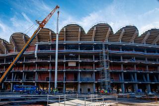 La 19 ani de la startul proiectului, au început să monteze acoperișul stadionului! Imagini de pe un șantier plin de controverse