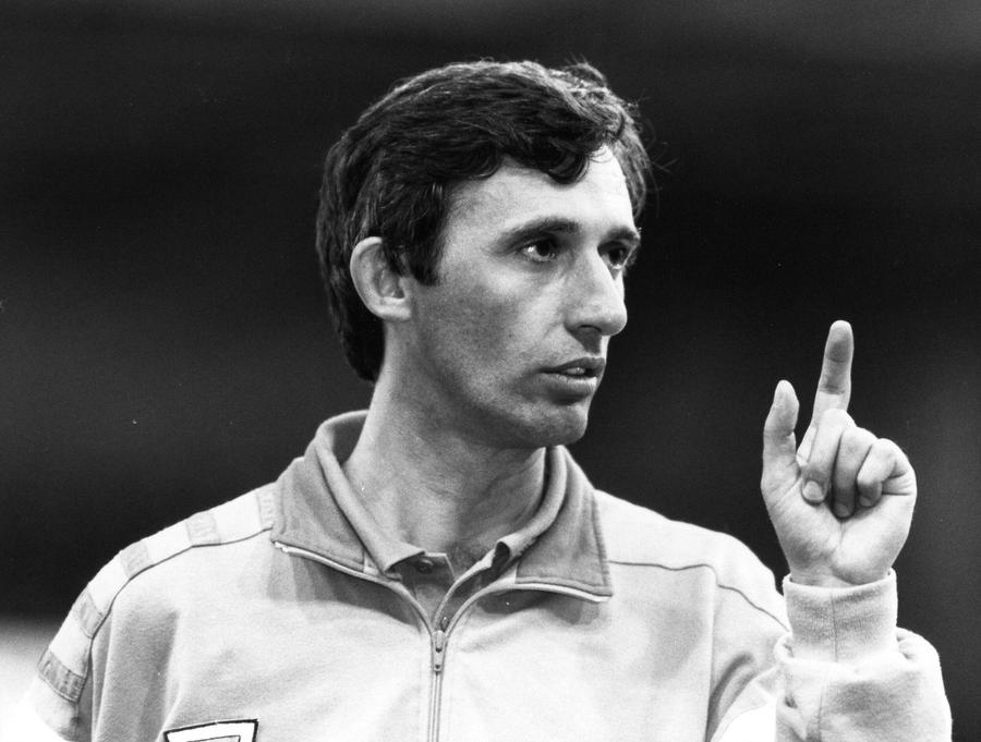 Svetislav Pesic, în 1987, anul în care preluat banca Germaniei/Foto: Imago Images La 76 de ani, Svetislav Pesic a devenit cel mai în vârstă antrenor din istoria Euroligii » 3 tehnicieni nu erau născuți la debutul sârbului