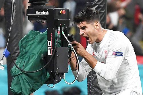 Alvaro Morata se descătușează în fața unei camere TV, foto: Guliver/gettyimages