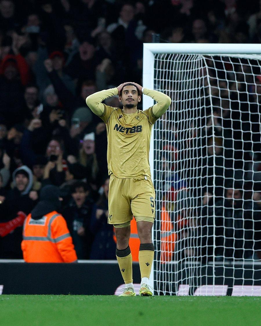 Maxence Lacroix a înscris în propria poartă și a ratat penalty-ul decisiv. foto: Imago Images Iată semifinalele Cupei Ligii Angliei, după 16 lovituri de departajare în Arsenal - Crystal Palace! » Un fotbalist a avut o seară horror la serviciu