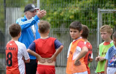 Antrenează de zeci de ani la juniori și face un tablou sumbru pentru fotbalul românesc: „Nu-l mai copiați pe Guardiola! Noi avem stilul nostru!”