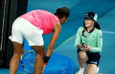 AUSTRALIAN OPEN // VIDEO+FOTO Ce nu s-a văzut la TV: Rafael Nadal a căutat-o la vestiare pe fetița de mingi lovită în cap » A urmat un nou moment special