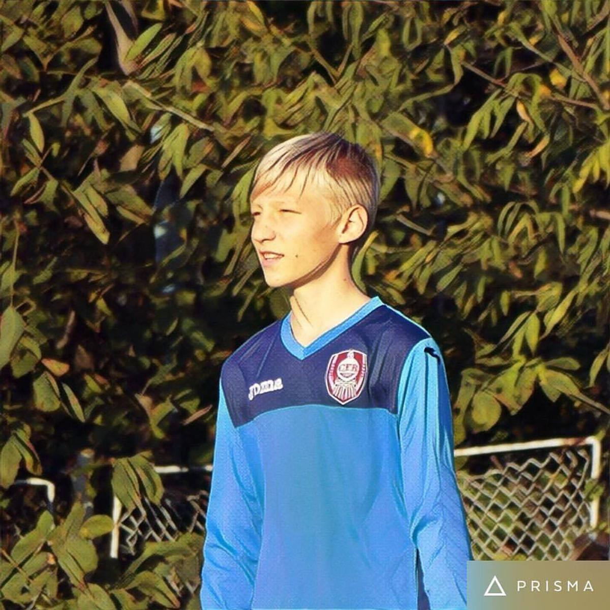 CFR CLUJ // Otto Hindrich, liceanul din poartă » Primește temele pe WhatsApp și le face seara, în cantonament