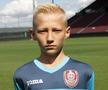 CFR CLUJ // Otto Hindrich, liceanul din poartă » Primește temele pe WhatsApp și le face seara, în cantonament