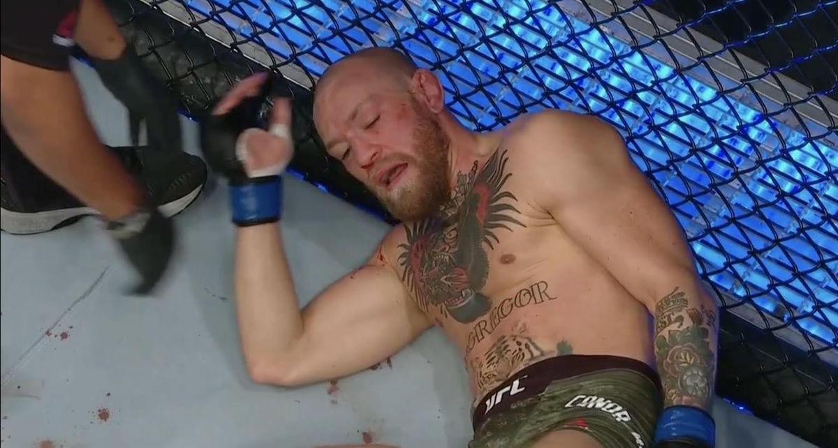 Momentul în care Conor McGregor a cedat psihic + Primul contact cu Dustin Poirier după meci: „Mi-ai f*** piciorul, nenorocitule!”