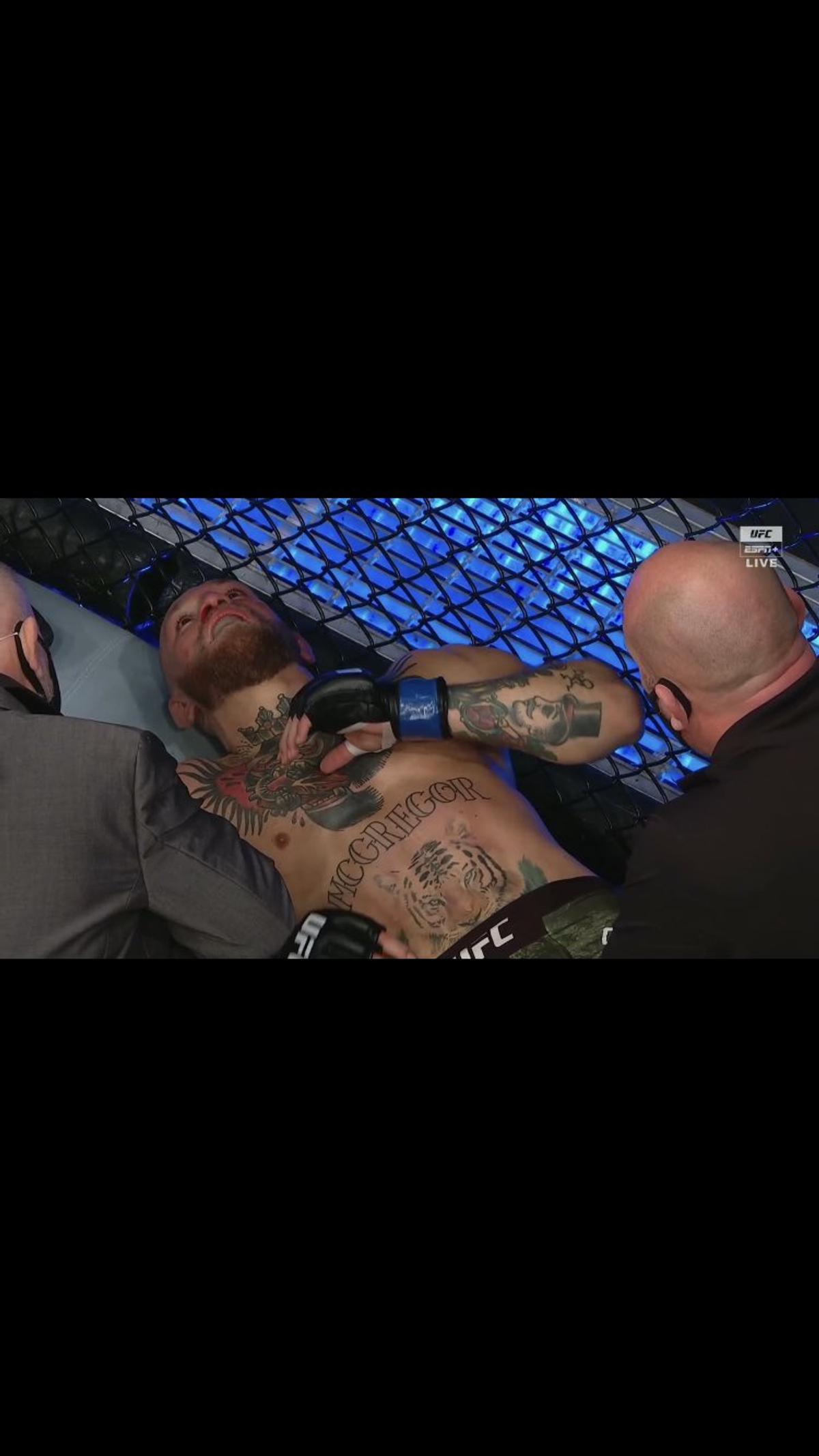 Momentul în care Conor McGregor a cedat psihic + Primul contact cu Dustin Poirier după meci: „Mi-ai f*** piciorul, nenorocitule!”