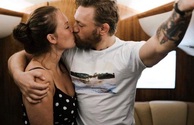 Secretul lui Conor McGregor » Cine este Dee Devlin, femeia care îl ajută să își revină după eșecul cu Dustin Poirier