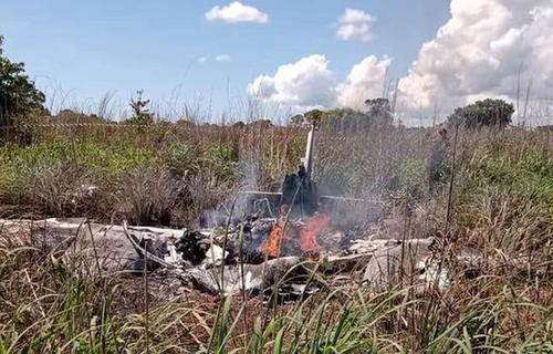 Patru fotbaliști, președintele clubului Palmas Fútbol y Regatas și un pilot au murit, în urma unui accident aviatic.