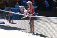 Prima reacție a Simonei Halep după eliminarea de la Australian Open: „Mi-a fost rău, am amețit la un moment dat”