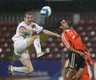Fază din fantastica „dublă” cu Șahtior Donețk, 2-0 și 3-2 pentru Dinamo, din toamna lui 2003. Foto: Mediafax