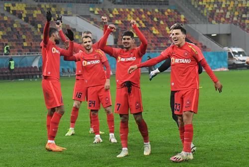 Boban Nikolov, cu numărul 24 / FOTO: Imago