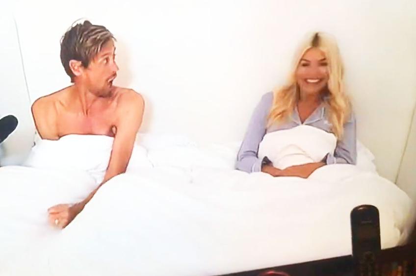 Fostul internațional englez Peter Crouch (43 de ani) a fost victima unei farse în cadrul emisiunii „The Michael McIntyre Show”.