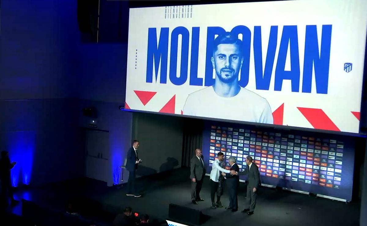 Horațiu Moldovan, prezentat în stil mare la Atletico, alături de legende și zeci de jurnaliști » Cum i s-a adresat lui Oblak: „Dânsul e idolul meu!” + ce i-a transmis Simeone