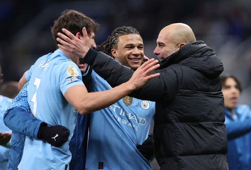 Pep Guardiola și jucătorii lui Manchester City Foto: Guliver/GettyImages