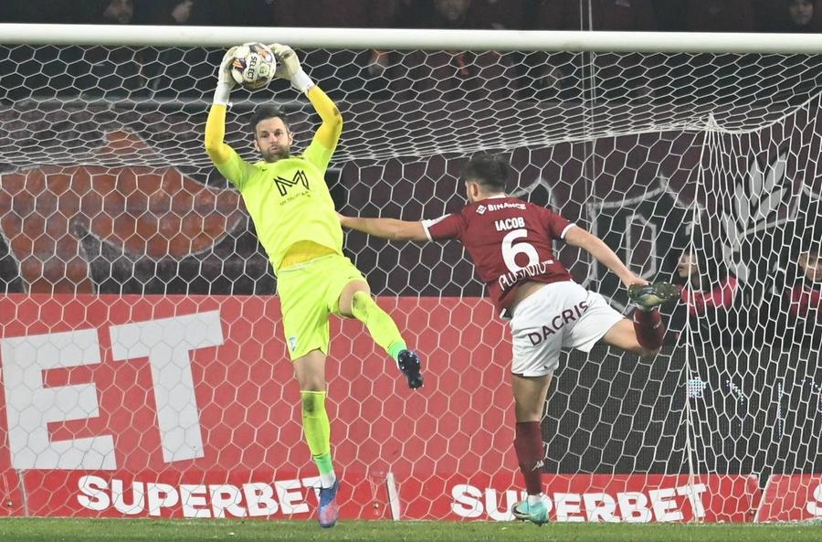 Jesus Fernandez l-a învins pe Horațiu Moldovan pe 9 decembrie, la Rapid - Voluntari 1-2, în Liga 1 Foto: Imago Portarul spaniol din Liga 1 spune ce-l așteaptă pe Horațiu Moldovan la Atletico: „Trebuie să-și accepte rolul”