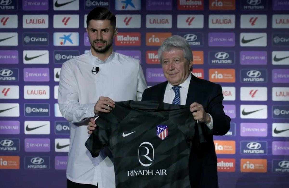 Horațiu Moldovan, prezentat în stil mare la Atletico, alături de legende și zeci de jurnaliști » Cum i s-a adresat lui Oblak: „Dânsul e idolul meu!” + ce i-a transmis Simeone