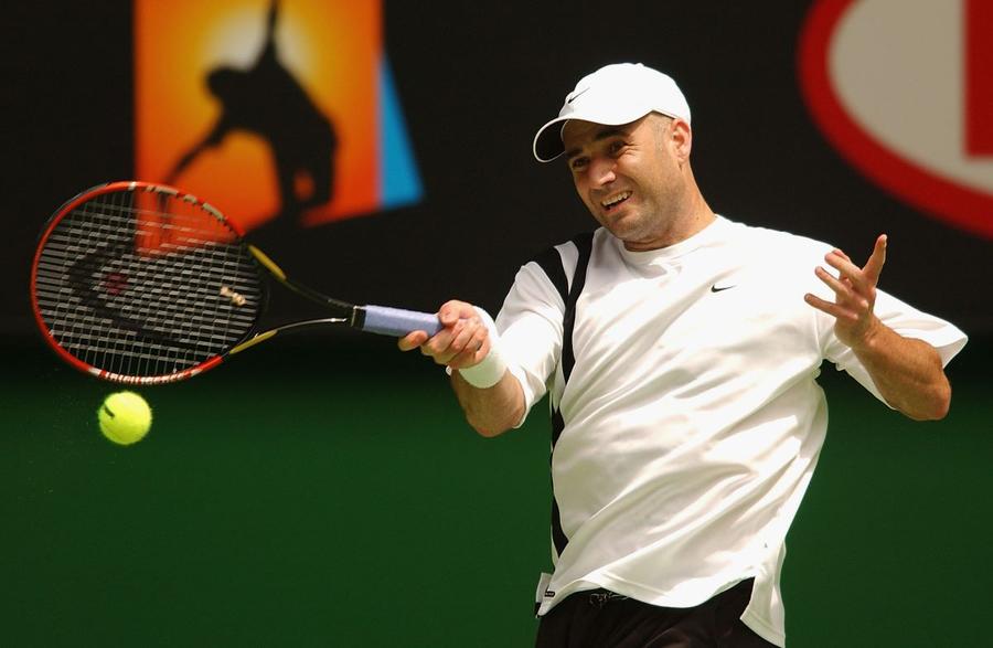 Andre Agassi în timpul finalei de la Australian Open 2003 cu Rainer Schuettler Foto: Guliver/GettyImages Darren Cahill despre Sinner, calificat în a doua sa finală la Australian Open: „Este un tânăr grozav. Totul începe cu el. El este jucătorul. El este centrul atenției”