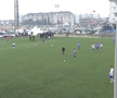 Haos! Suporterii au invadat terenul în timpul meciului și au adunat toate mingile!