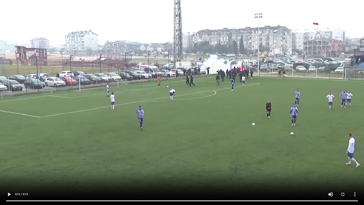 Ultrașii lui Buducnost au intrat pe teren și au confiscat mingiile