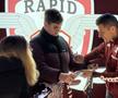 Olimpiu Moruțan e deja printre preferații fanilor Rapidului » Zeci de suporteri au venit să facă poze și să ia autografe