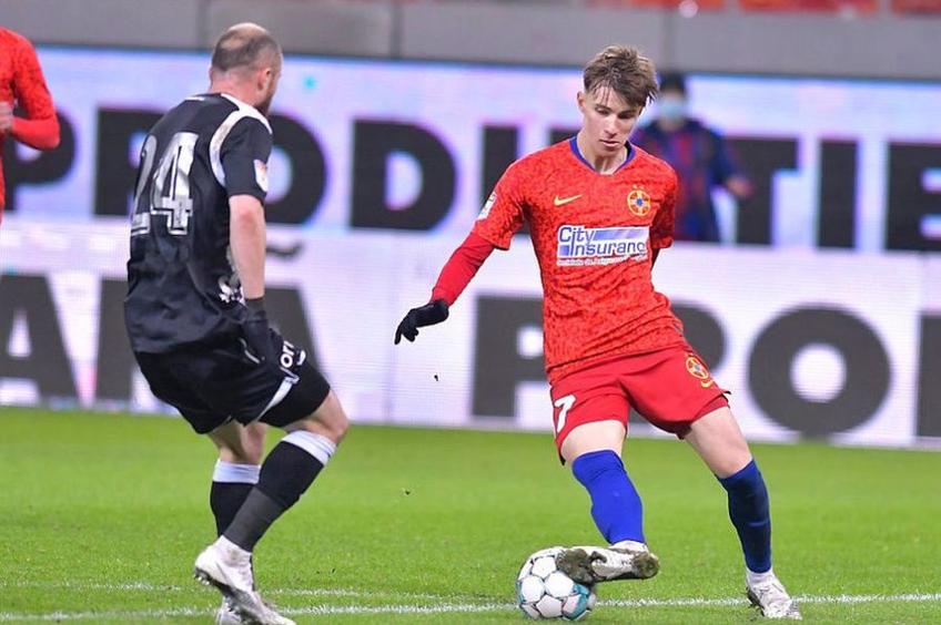 Octavian Popescu, FCSB (în roșu)