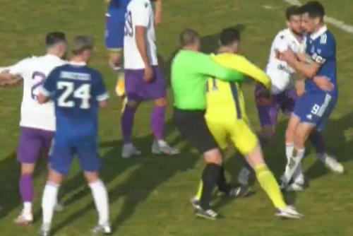 FC Argeș și FC U Craiova 1948 au disputat astăzi un amical pe terenul argeșenilor. Duelul, câștigat de olteni, scor 2-0, a produs și un moment tensionat.