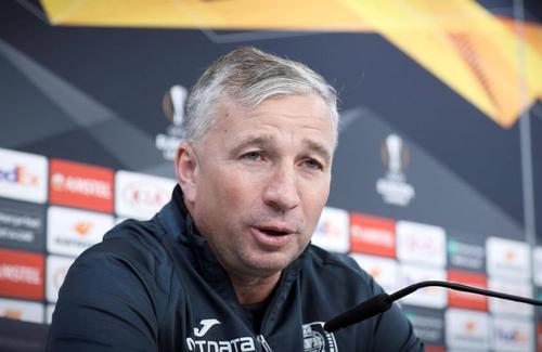 Dan Petrescu (53 de ani) susține că nu a fost demis de la Kayserispor, ci că a renunțat la post, din cauza unor probleme personale.