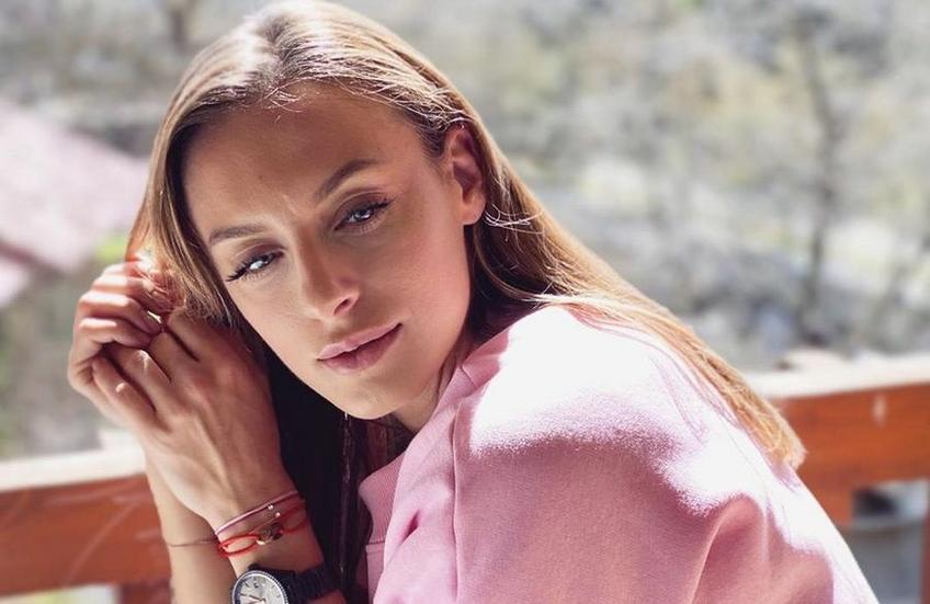 Jucătoarea de tenis Ana Bogdan (28 de ani) și pilotul Simone Tempestini (26 de ani) au sărbătorit ziua de Dragobete pe pârtie, la Sinaia.