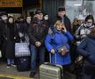 Locuitorii din Kiev se grăbesc să părăsească orașul după atacul Rusiei