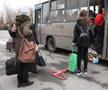 Locuitorii din Donețk se grăbesc să părăsească orașul după atacul Rusiei