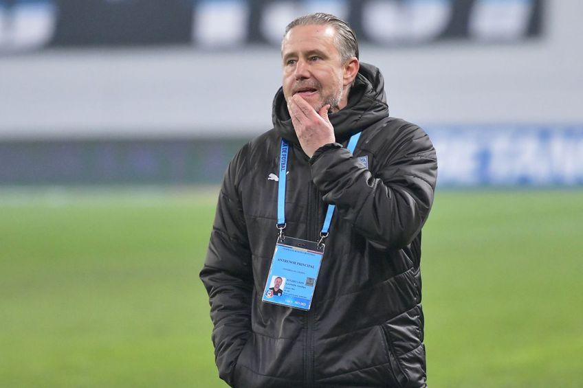 Laurențiu Reghecampf (46 de ani), antrenorul celor de la CS Universitatea Craiova, se teme de războiul declanșat astăzi de Rusia pe teritoriul țării-vecine Ucraina.