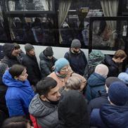 Locuitorii din Kiev se grăbesc să părăsească orașul după atacul Rusiei