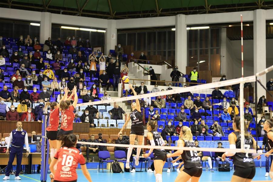 CSM Volei Alba Blaj, vicecampioana României, eșec în turul „semifinalelor” Cupei CEV, în fața gigantului Eczacibași Dynavit